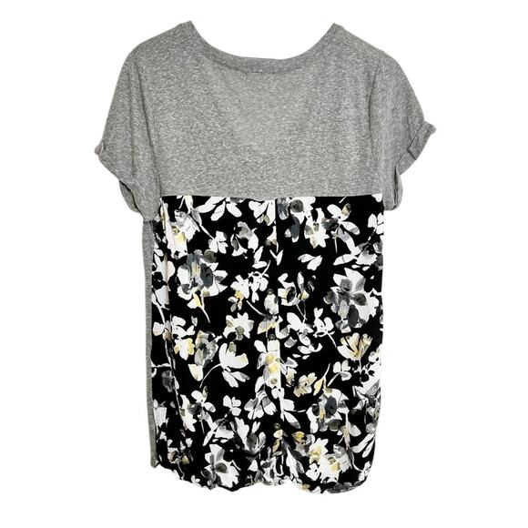 ANTHROPOLOGIE T.LA GREY AND BLACK V-NECK FLORAL PATTERN SHIRT SIZE MEDIUM - Picture 2 of 4